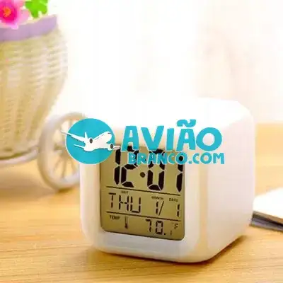 Relógio Cubo Luz LED Muda de Cor, Despertador, Data e Termômetro Fornecedor Atacado Caixa Fechada